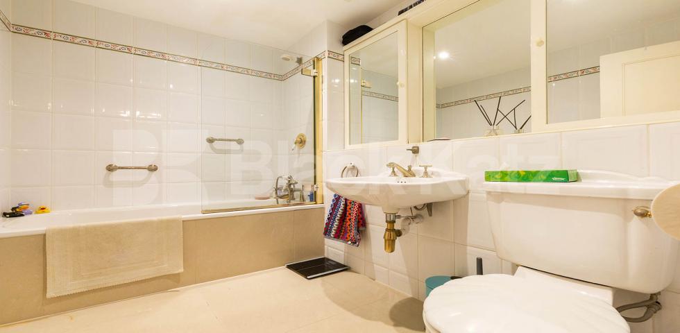 			NEW INSTRUCTION!, 3 Bedroom, 2 bath, 1 reception Apartment			 Hendon Lane, FINCHLEY